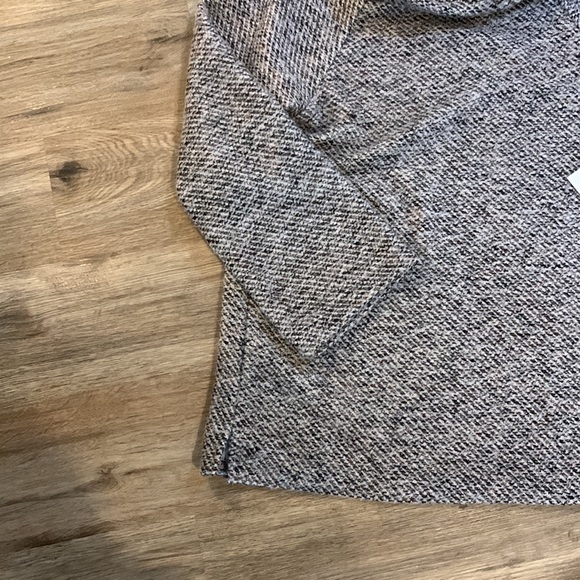 New with tags sweater - Picture 2 of 4